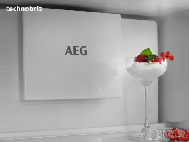 Немски НОВ инверторен хладилник с фризер за вграждане AEG - 3 ГОДИНИ ГАРАНЦИЯ, снимка 4 - Хладилници - 55434613