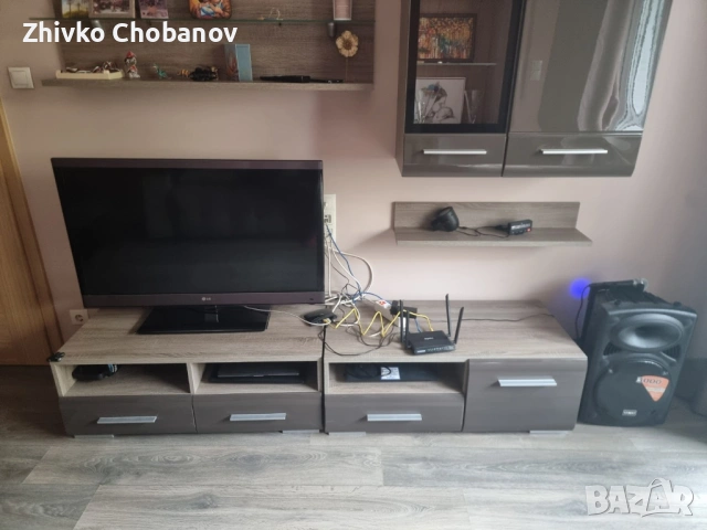 Холни секции за 2 стени гланц/дърво/стъкло + холна маса, снимка 2 - Секции и витрини - 54572006