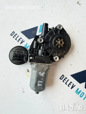 85710-0D100 моторче за преден десен стъклоповдигач от Toyota Yaris P13, 1.0i, 72 ph., 5 sp., снимка 3 - Части - 55573704