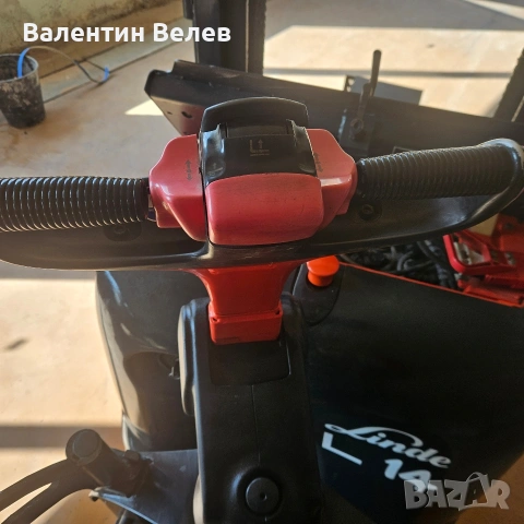 Електрическа палетна количка-стакер LINDE L14, снимка 11 - Други машини и части - 53972379