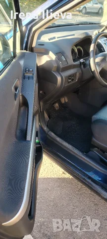 Продавам Toyota Corolla Verso, снимка 10 - Автомобили и джипове - 55425697