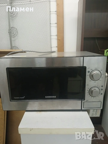 Продавам микровълнова фурна Самсунг