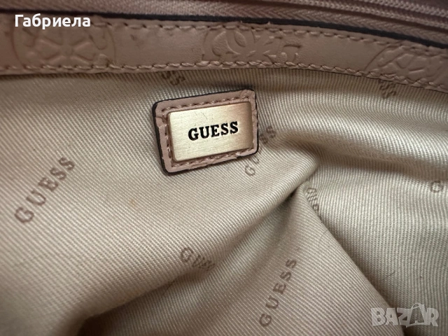 Розова чанта на Guess, снимка 3 - Чанти - 54325746