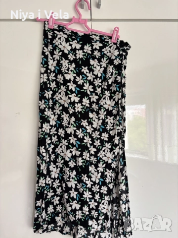 Пола на цветя Bershka с цепка , снимка 2 - Поли - 55167285