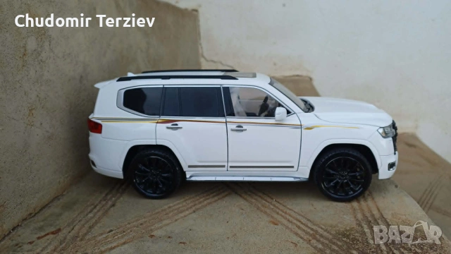 1:18 Toyota Land Cruiser мащабен модел, снимка 7 - Колекции - 54506062