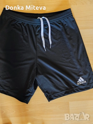 къси панталони adidas номер М чисто нови без етикет 
