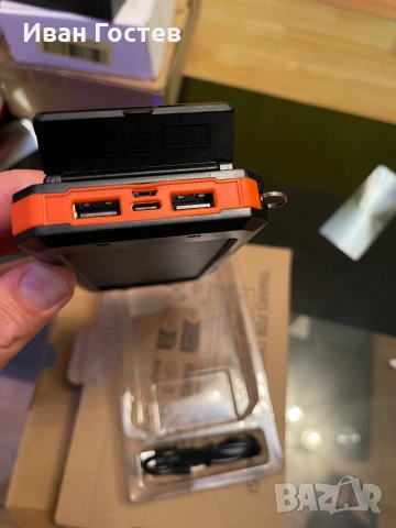 Чисто нова Соларна Външна Батерия Vikeri 26800mAh – Мощна Power Bank с двоен LED фенер, снимка 2 - Външни батерии - 54918785