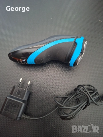 Самобръсначка Philips AquaTouch AT750/16, предназначена за сухо и мокро бръснене.