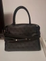 Продавам оригинална дамска чанта Guess., снимка 3