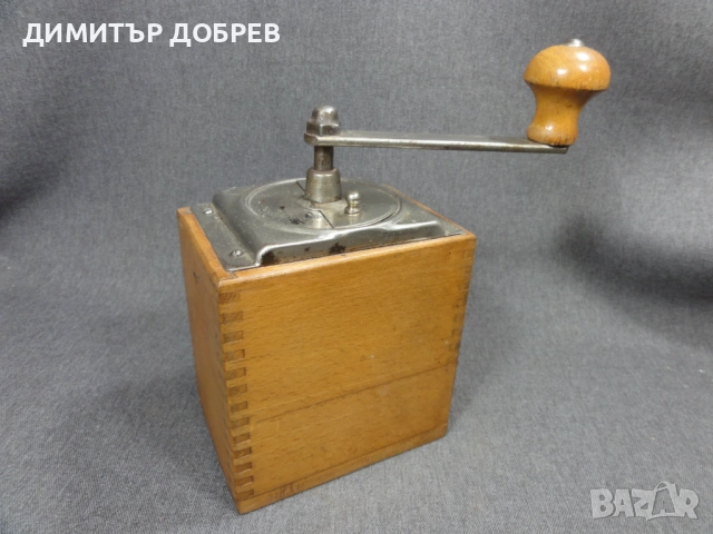 СТАРА РЕТРО ДЪРВЕНА МЕЛНИЦА ЗА КАФЕ РЪЧНА КАФЕМЕЛАЧКА, снимка 4 - Антикварни и старинни предмети - 54712646