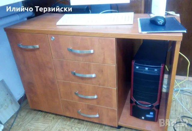 Шкаф за офис - за компютър, снимка 2 - Шкафове и рафтове - 55329807