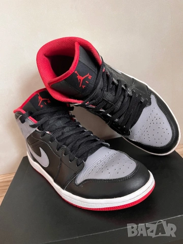 Оригинални Nike Air Jordan 1 mid в размер 42, снимка 2 - Спортни обувки - 54169487