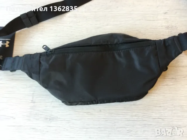 НОВА оригинална мъжка черна чанта чантичка за кръста "банан" crossbody bag UNDER ARMOUR от САЩ, снимка 4 - Чанти - 55606878
