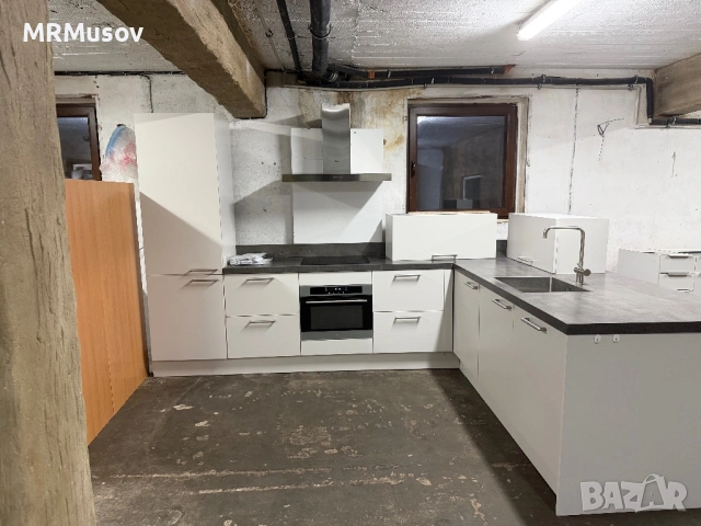 Кухня с вградени уреди