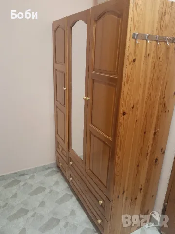 Гардероб трикрилен 
