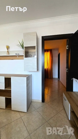 Продавам просторен тристаен апартамент в Ахелой , снимка 3 - Апартаменти - 55150107