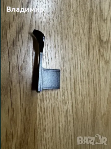 НОВ черен Squarehood thumb-up grip / грип за Fujifilm X100V / X100VI, снимка 2 - Чанти, стативи, аксесоари - 55445245