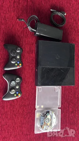 Xbox 360 E + 2 контролера и игра, снимка 2 - Xbox конзоли - 55373046