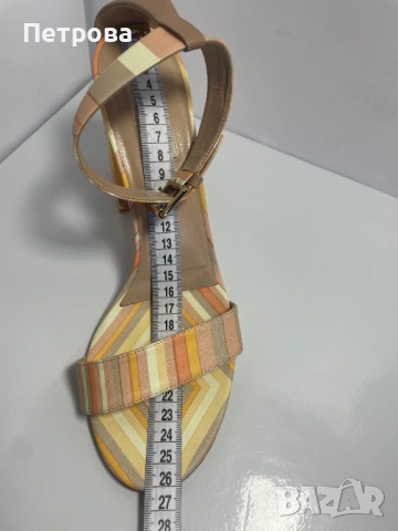 Кожени сандали Valentino Garavani 40 Оригинал, снимка 13 - Сандали - 54439293