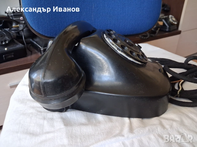 Бакелитов ретро телефон 1963 г., снимка 2 - Антикварни и старинни предмети - 54978428