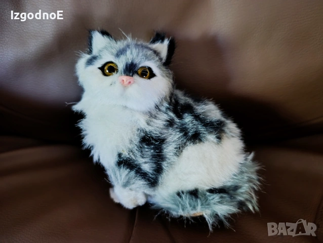 Реалистично коте, плюшена играчка имитираща котка