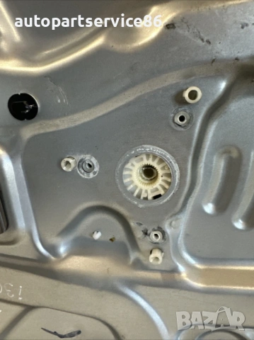 Преден десен механизъм за стъклоповдигач за Hyundai I30 1.6 Crdi (2010) 82480-2R030, снимка 2 - Части - 54438565