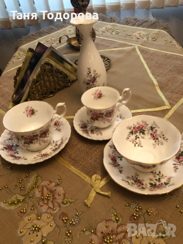 Два чаени и кафени комплекта Royal Albert с деликатен флорален мотив. Чашите и чинийките са в добро , снимка 5 - Сервизи - 54061640