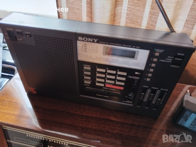Sony ICF-2001 FM/AM Synthesizer Receiver 