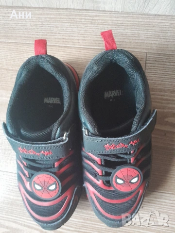 Детски светещи маратонки 33 номер, снимка 2 - Детски маратонки - 54015902