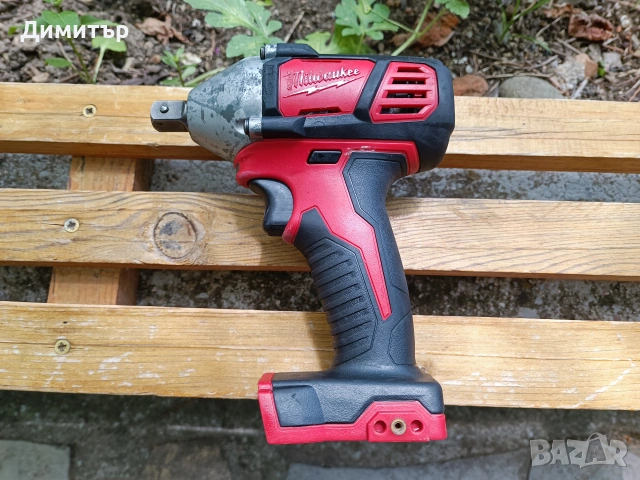 Milwaukee M18 BIW12 ½″ ударен гайковерт