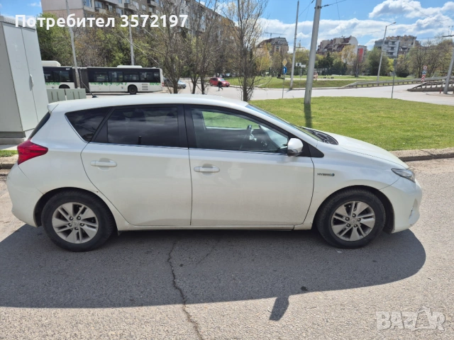 Toyota Auris Hybrid, снимка 3 - Автомобили и джипове - 54368966