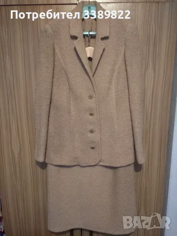 Дамски костюм..