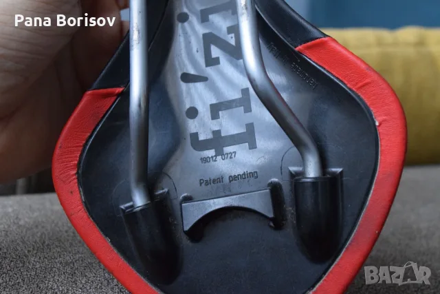 Седалка Fizik Antares Червена, снимка 6 - Аксесоари за велосипеди - 55321628