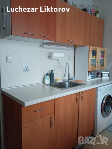 Продавам кухненски шкафове 