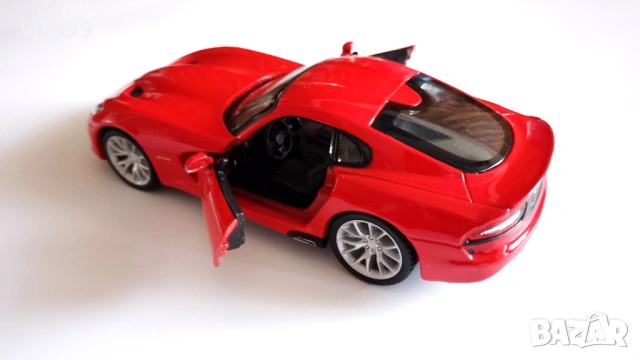 Bburago 2013 SRT Dodge Viper GTS - Мащаб 1:32, снимка 3 - Колекции - 53996549