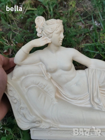 Изящна масивна и детайлна декоративна скулптура Венера Победителка, снимка 2 - Антикварни и старинни предмети - 54823797