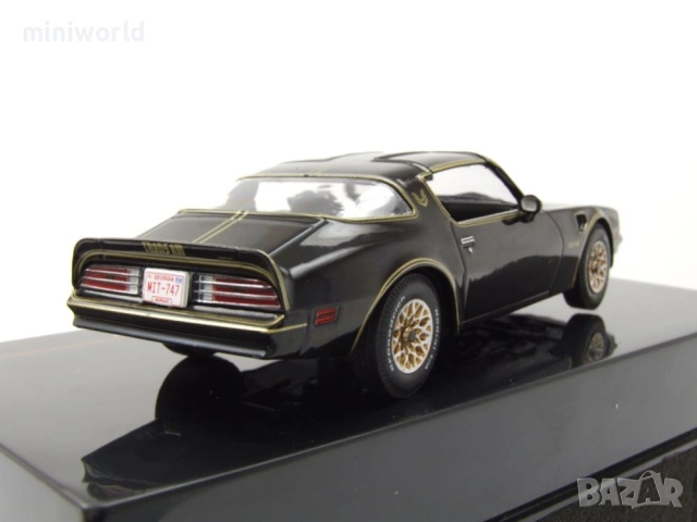 Pontiac Firebird Trans Am 1977 - мащаб 1:43 на IXO моделът е нов в PVC дисплей-кейс, снимка 2 - Колекции - 54504010