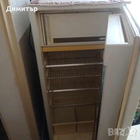 Хладилник с камера PHILIPS, снимка 4 - Хладилници - 54805563