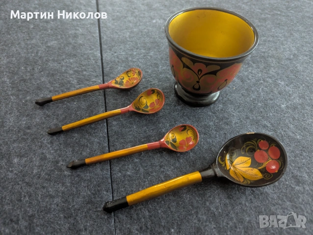 Декорация - лакирани дървени чаша и четири лъжици