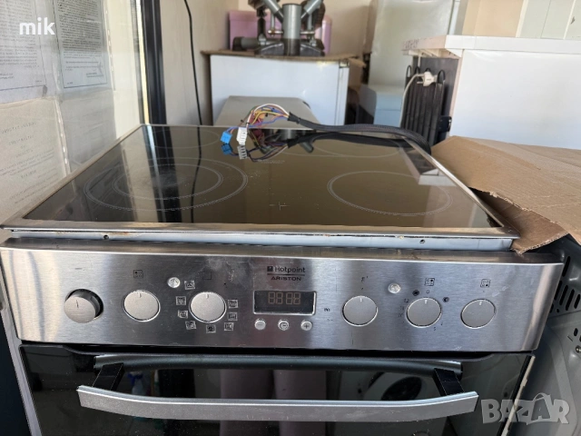 Фурна за вграждане с котлони HotPoint, снимка 4 - Печки, фурни - 54447504