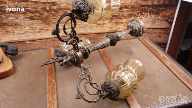 Стар полилей от мед и бронз. Три лампи с фасунга E27., снимка 2 - Полилеи - 54343844