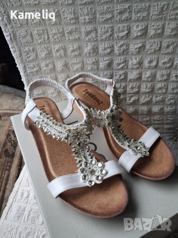 Елегантни бели сандали с камъни - Tendenz Comfort