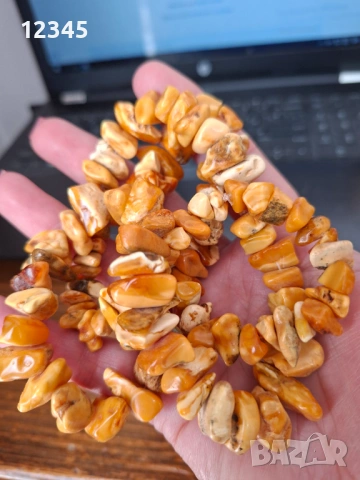 Руски стар гердан от естествен кехлибар 