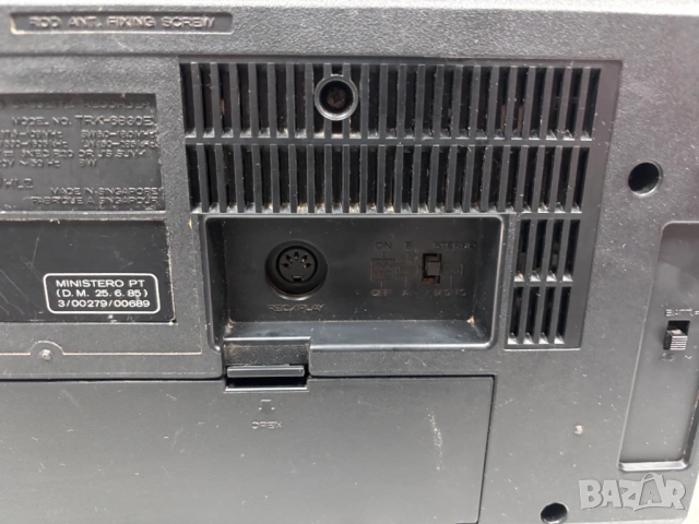 Радиокасетофон Hitachi TRK-6830E за части, снимка 11 - Радиокасетофони, транзистори - 54810572