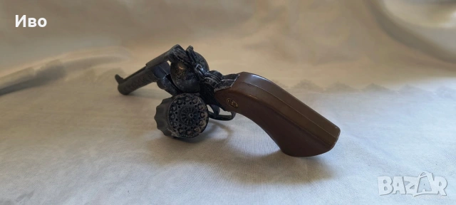 МЕТАЛЕН РЕВОЛВЕР COLT PEACEMAKER С КАПСИ – РЕАЛЕН РАЗМЕР, снимка 12 - Колекции - 54834015