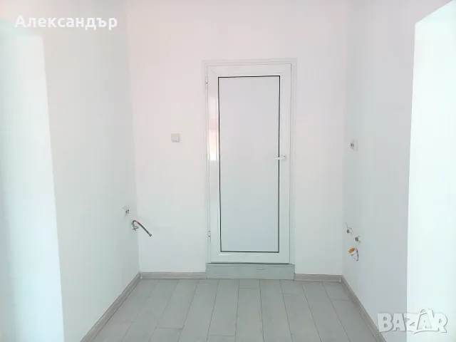 Двуетажна обновена къща с двор и допълнителна постройка в с.Цар Асен от собственик, снимка 8 - Къщи - 55373867