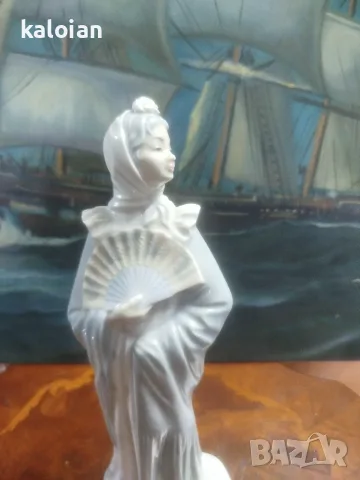 Оригинална винтидж порцеланова фигурка на Nao by Lladró, озаглавена „Испанска дама с ветрило“ , снимка 2 - Колекции - 55483296