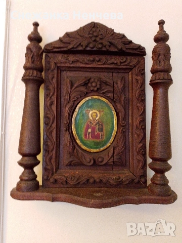 Продавам стара ръчно резбована дървена рамка с колони(малък иконостас), снимка 4 - Антикварни и старинни предмети - 53958059