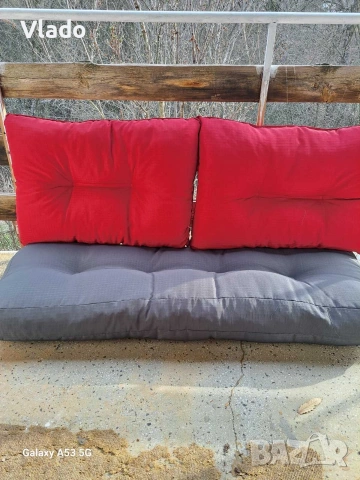 Възглавници Черни 120 х 40 см - 12.5 € / бр. (6 бр) Червени 60 х 40 см - 7.5 € / бр. ( 12 бр)