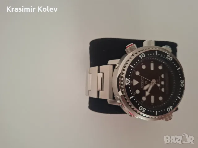 Продавам Мъжки часовник Seiko Prospex Solar ‘Arnie’ Hybrid Diver’s 40th Anniversary SNJ033P1, снимка 5 - Мъжки - 55593835